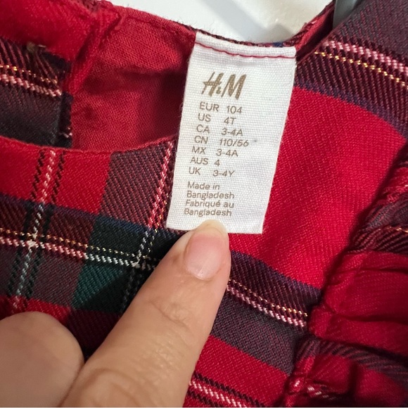 Sister and me holiday dresses - sizes 4T and 3-6m - Picture 2 of 3